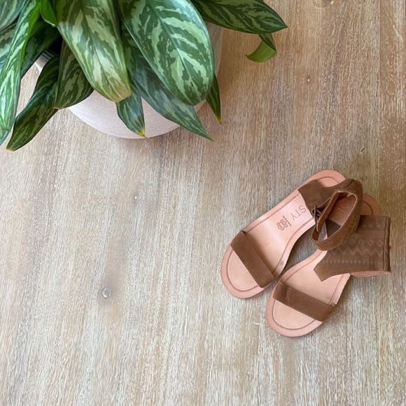 Howsty Sandals Size 38 - Picture 1 of 7